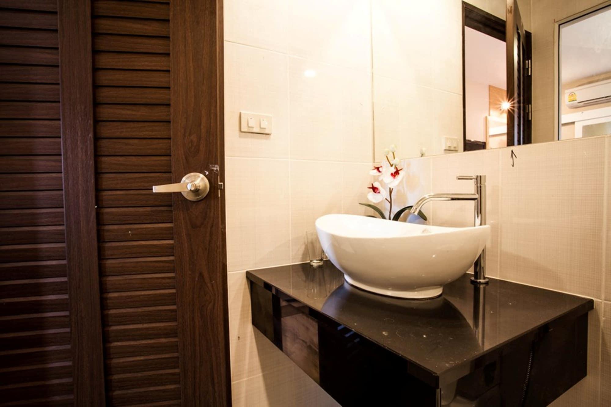 The Aim Sathorn Hotel Bangkok Exteriör bild