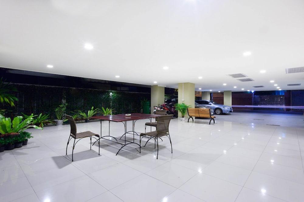 The Aim Sathorn Hotel Bangkok Exteriör bild