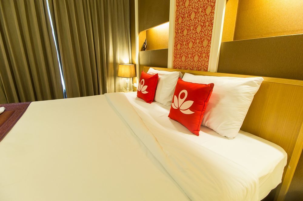 The Aim Sathorn Hotel Bangkok Exteriör bild
