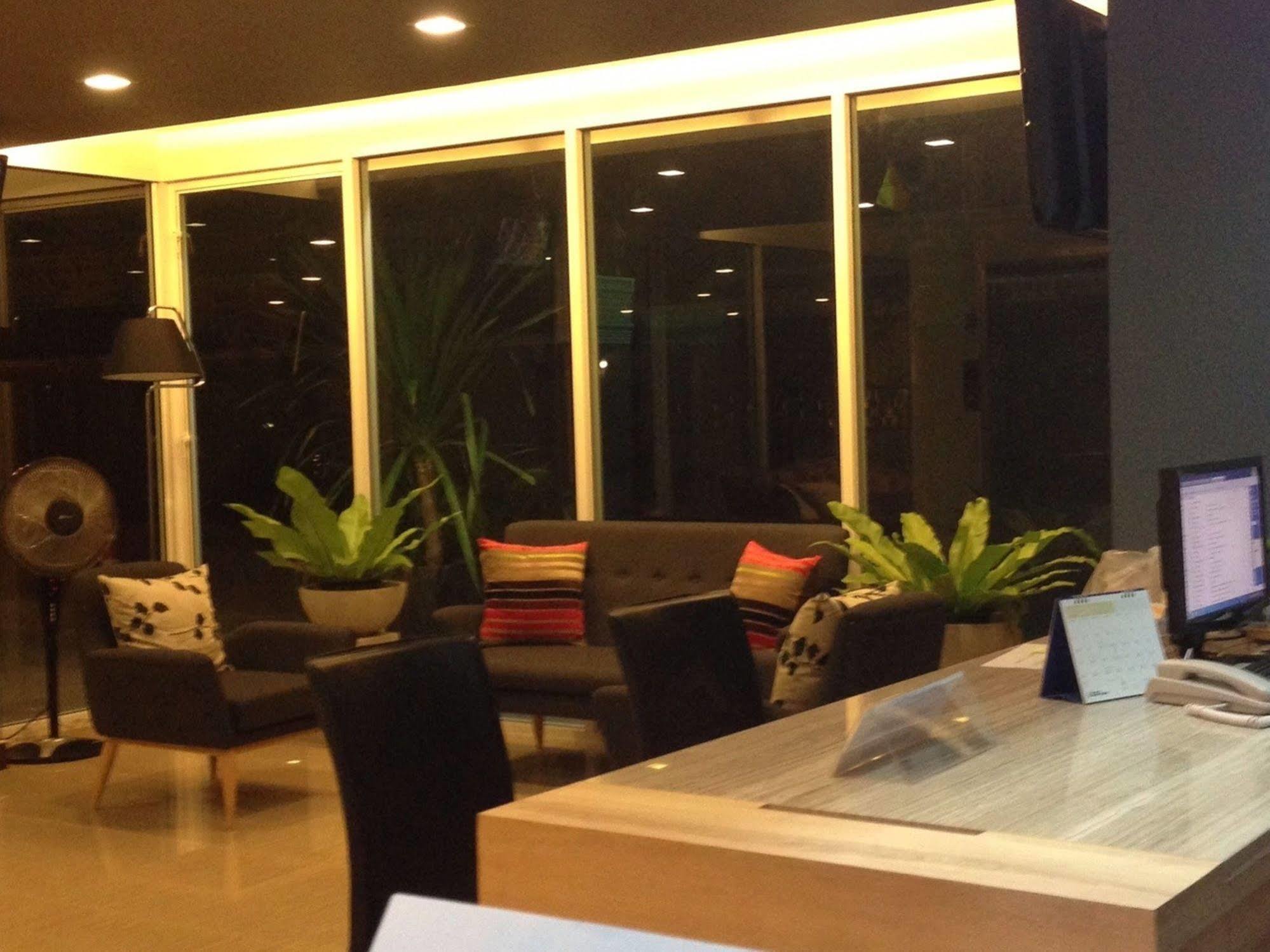 The Aim Sathorn Hotel Bangkok Exteriör bild